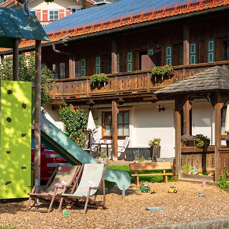 Cafe Chiemgau Und Gaestehaus โรพอลดิง ภายนอก รูปภาพ