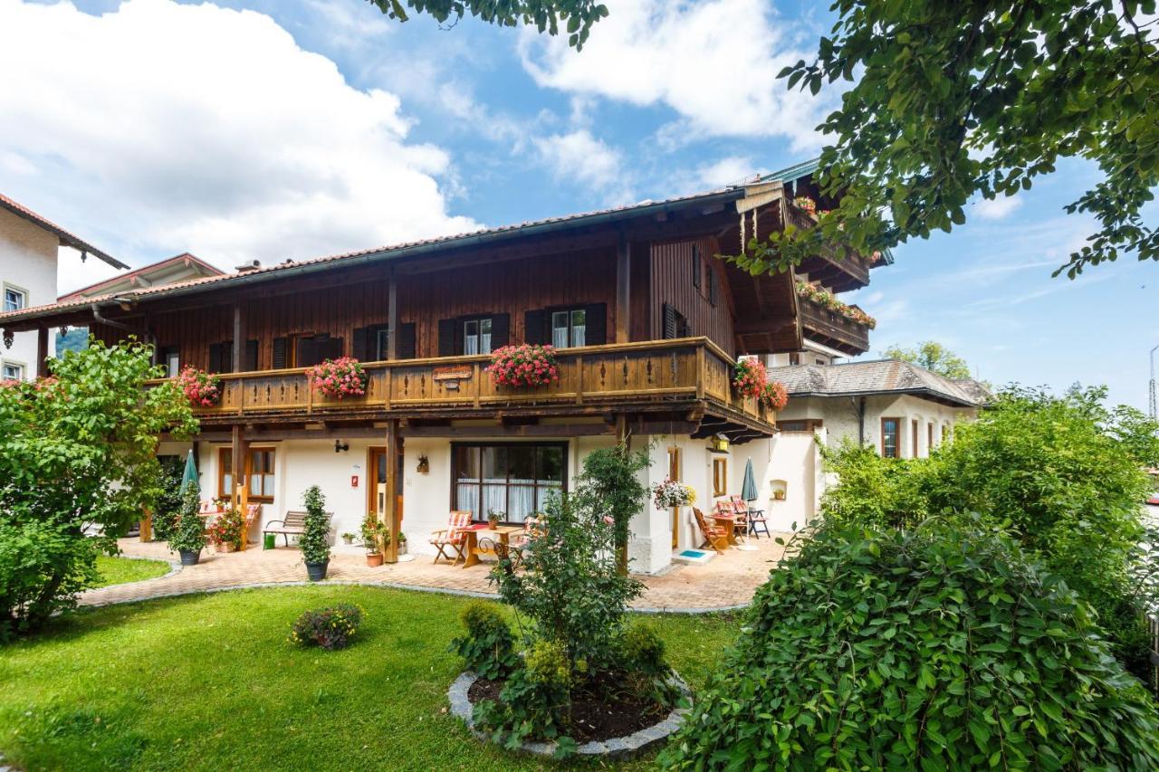 Cafe Chiemgau Und Gaestehaus โรพอลดิง ภายนอก รูปภาพ
