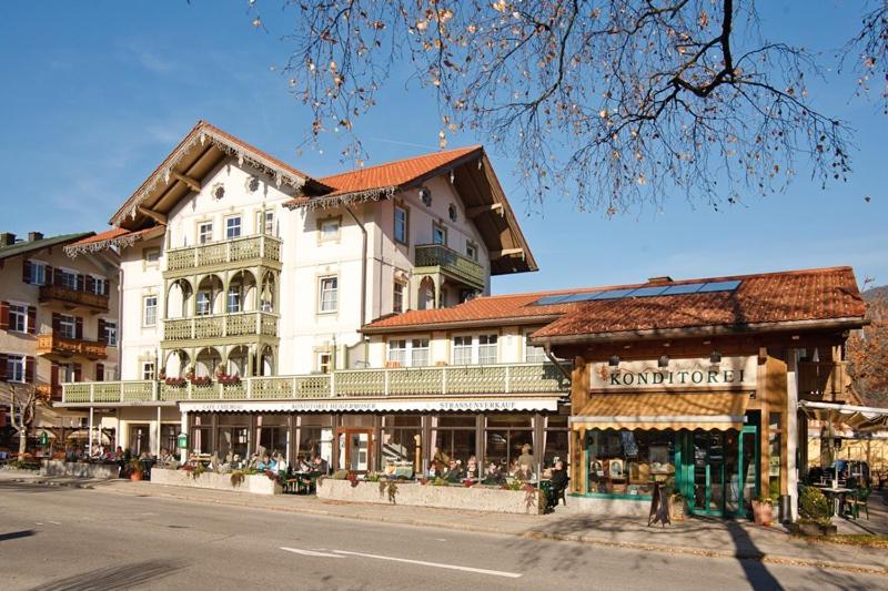 Cafe Chiemgau Und Gaestehaus โรพอลดิง ภายนอก รูปภาพ