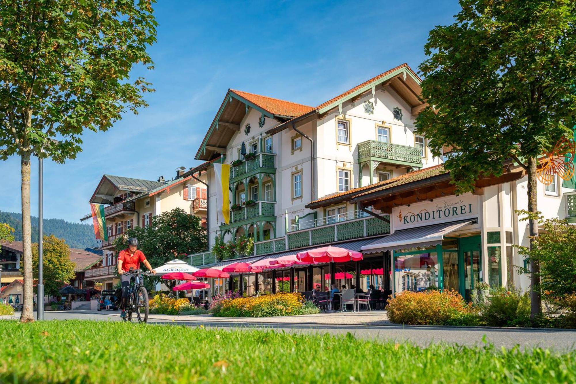 Cafe Chiemgau Und Gaestehaus โรพอลดิง ภายนอก รูปภาพ